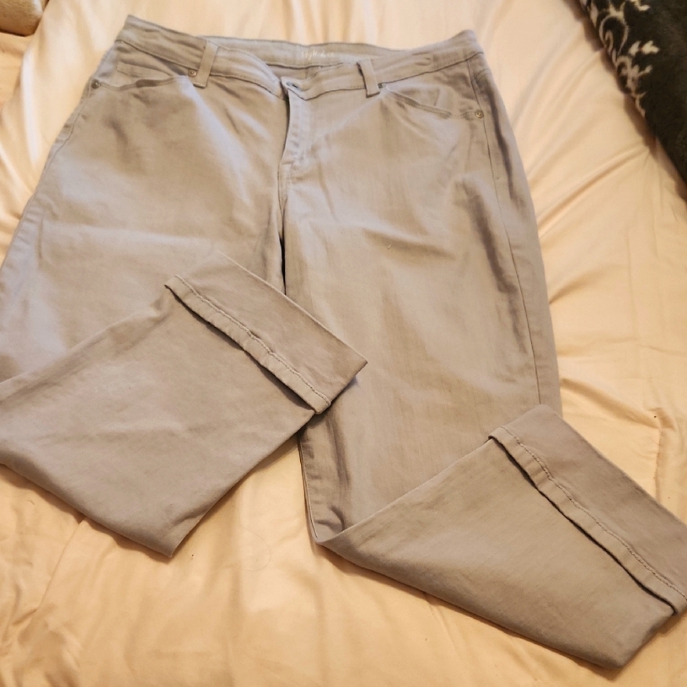 Style & Co. Light Gray Curvy Capris